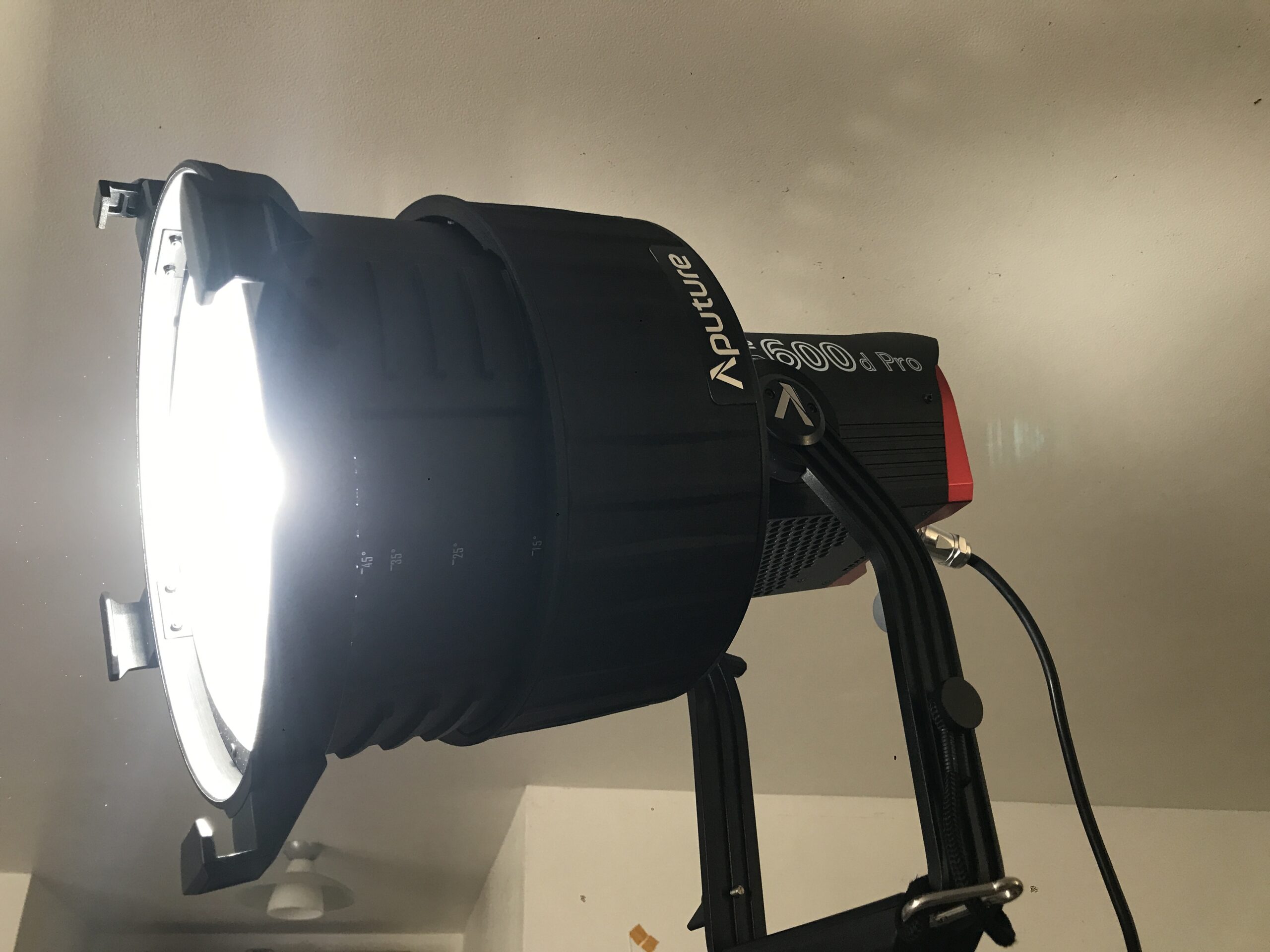 Aputure F10 Fresnel Review - DUDE OI
